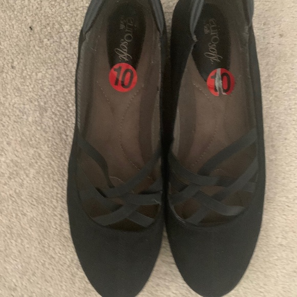 Shoes - Picture 1 of 2